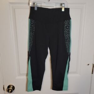 Riva USA S/M Black and Teal Capri Leggings